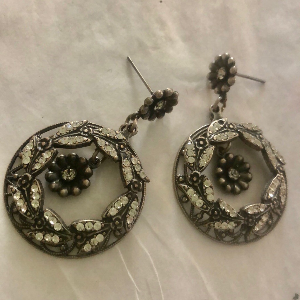 Antiqued Silver Flowers Leaves Wreath Earring-Boutique 36$